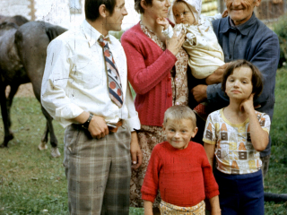 Wiesiek, Zosia z Marysią, dziadek, Ada i Jacek, 1980